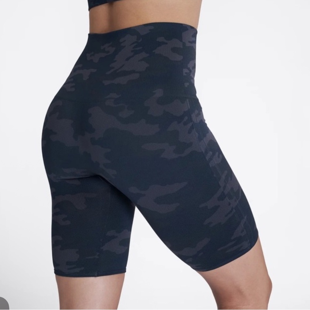 SPANX Look at Me Now camo bike shorts NWT